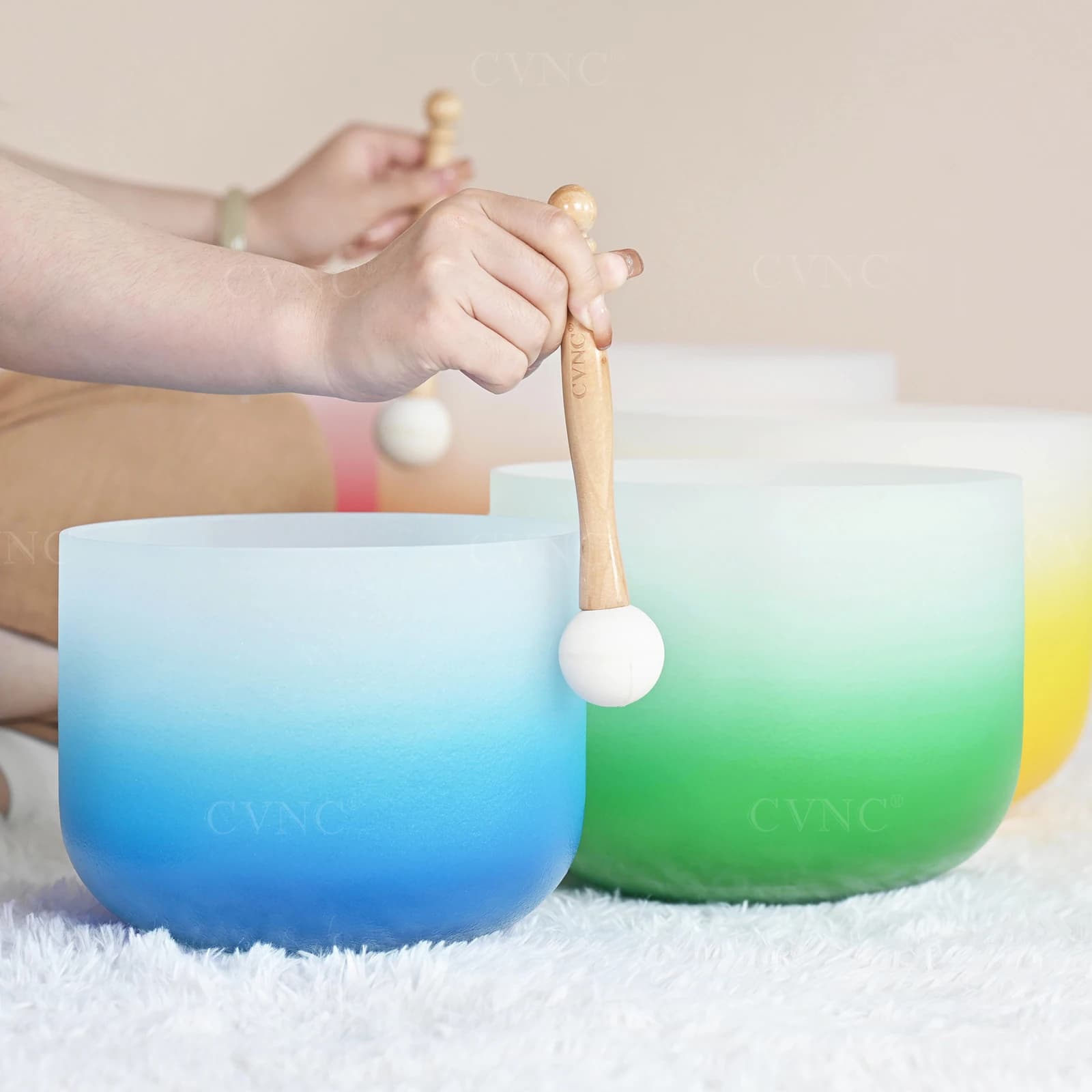 CVNC 7 Inch Half Color Aria Gradient Design Frosted Quartz Crystal Singing Chakra Bowl for Sound Healing with Free Mallet