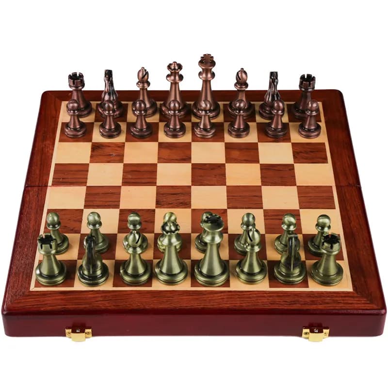 Set regalo di alta gamma con scacchiera pieghevole in legno con ornamenti europei e pezzi degli scacchi in metallo