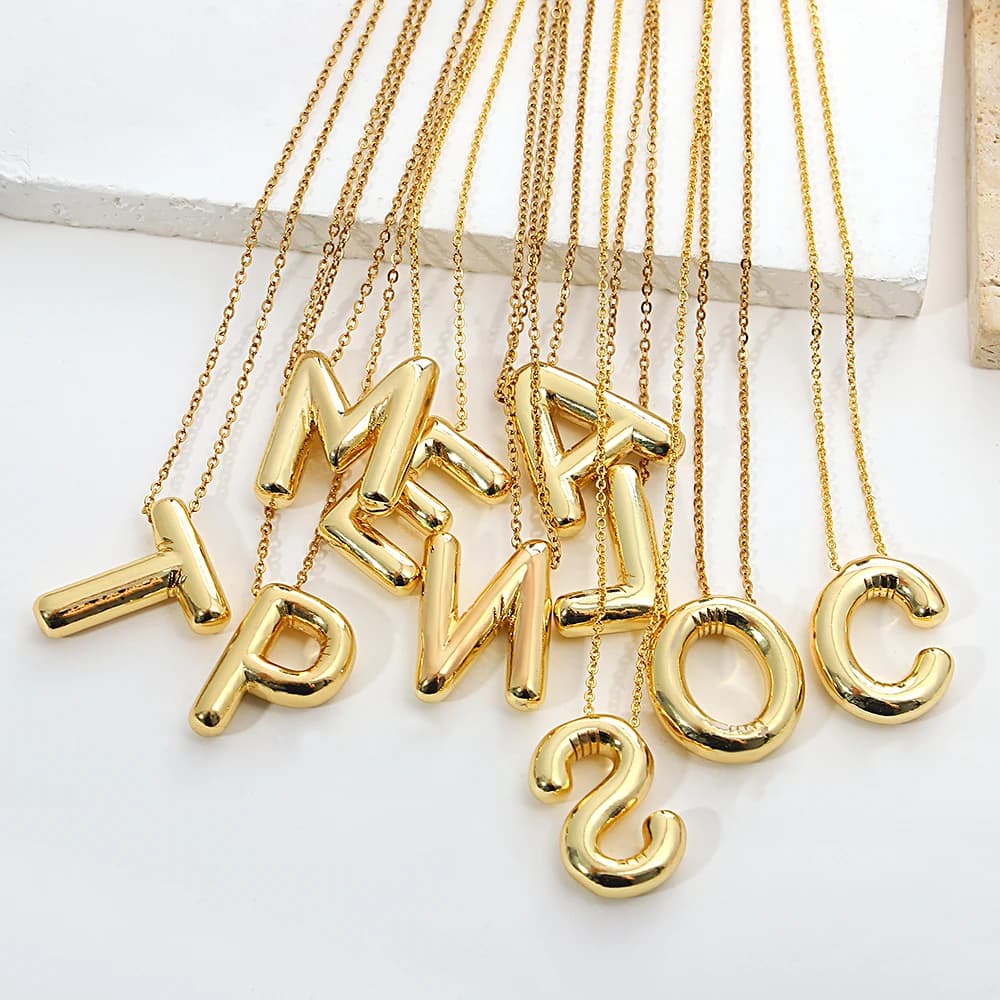 AENSOA Collares Collana con ciondolo con lettera iniziale a forma di palloncino con alfabeto grosso in rame placcato oro per collane con ciondoli da donna e uomo