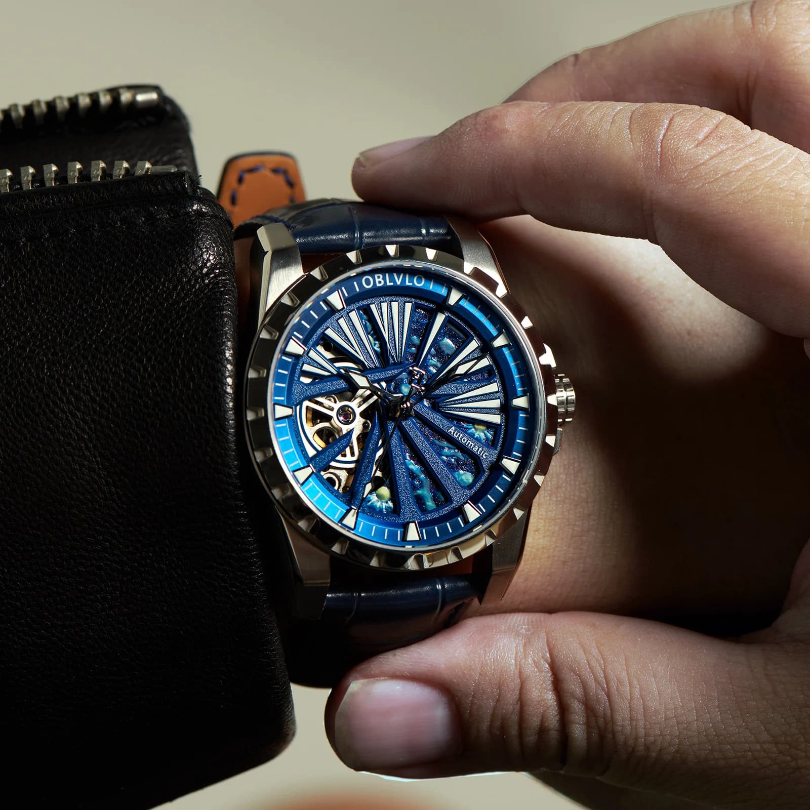 OBLVLO Orologio automatico da uomo 42MM Orologi di lusso Orologio da polso meccanico Scheletro 50M Impermeabile Zaffiro Luminoso Cinturino in pelle NH70