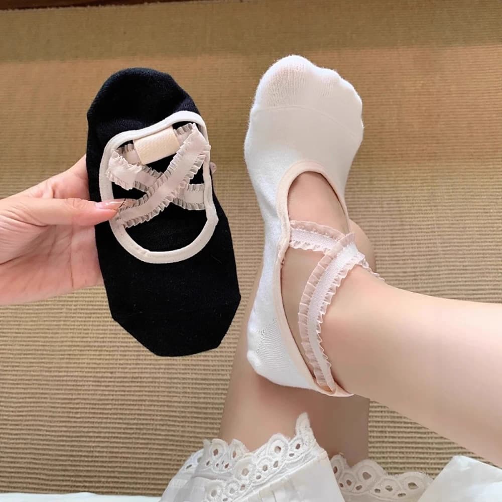 Cute Lace Yoga Socks Girls Professional Ballet Pilates Dance Socks Silicone Anti-slip Trend Indoor Sports Cotton Socks Women