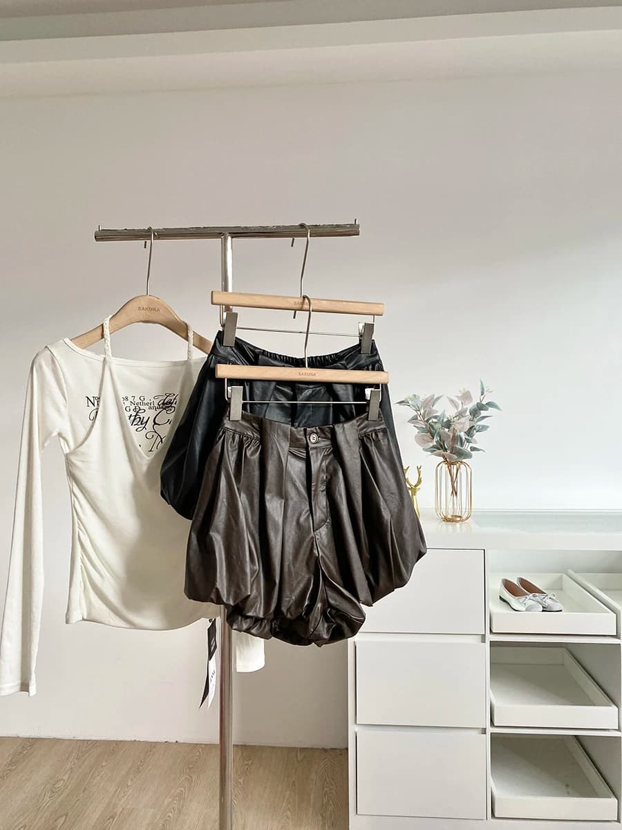 Chic Vintage PU Flower Bud Shorts Women's Slimming Versatile High Waist Commute Style Autumn 2025 Fashionable Casual Pants