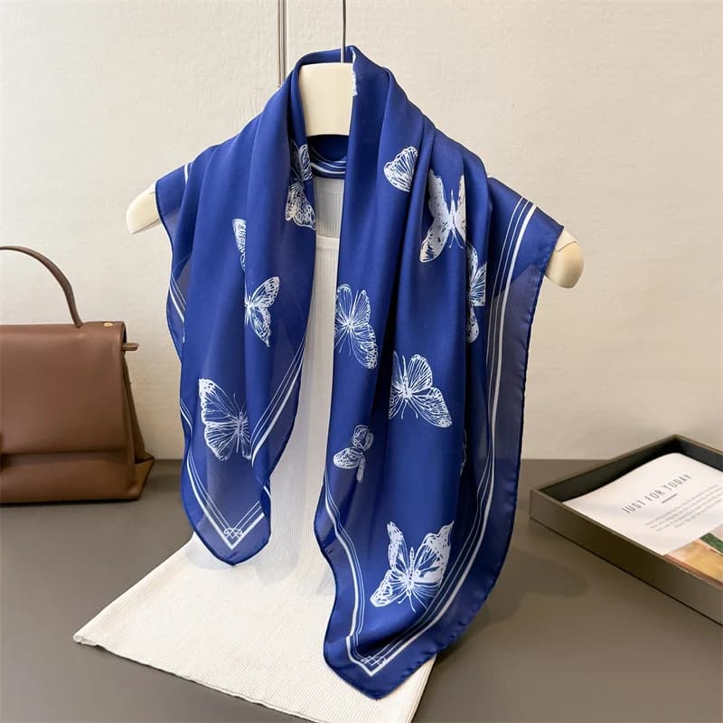 Sciarpa in Seta Sintetica Stampata con Farfalle, Stile Estivo Semplice ed Elegante, 70x70 cm, Sciarpa di Alta Gamma Versatile per Collo e Testa da Donna
