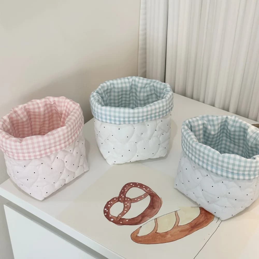 Polka-Dot Heart-Shaped Quilted Handmade Foldable Desktop Storage Box for Home Decor and Cosmetics
