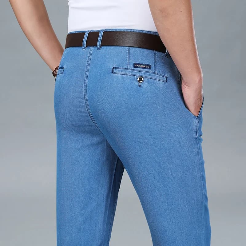 Nuovi Jeans Uomo Primavera 2026 Blu Chiaro Elasticizzati a Gamba Dritta, Pantaloni in Denim Casual Business, Tessuto Modal, Marca Maschile