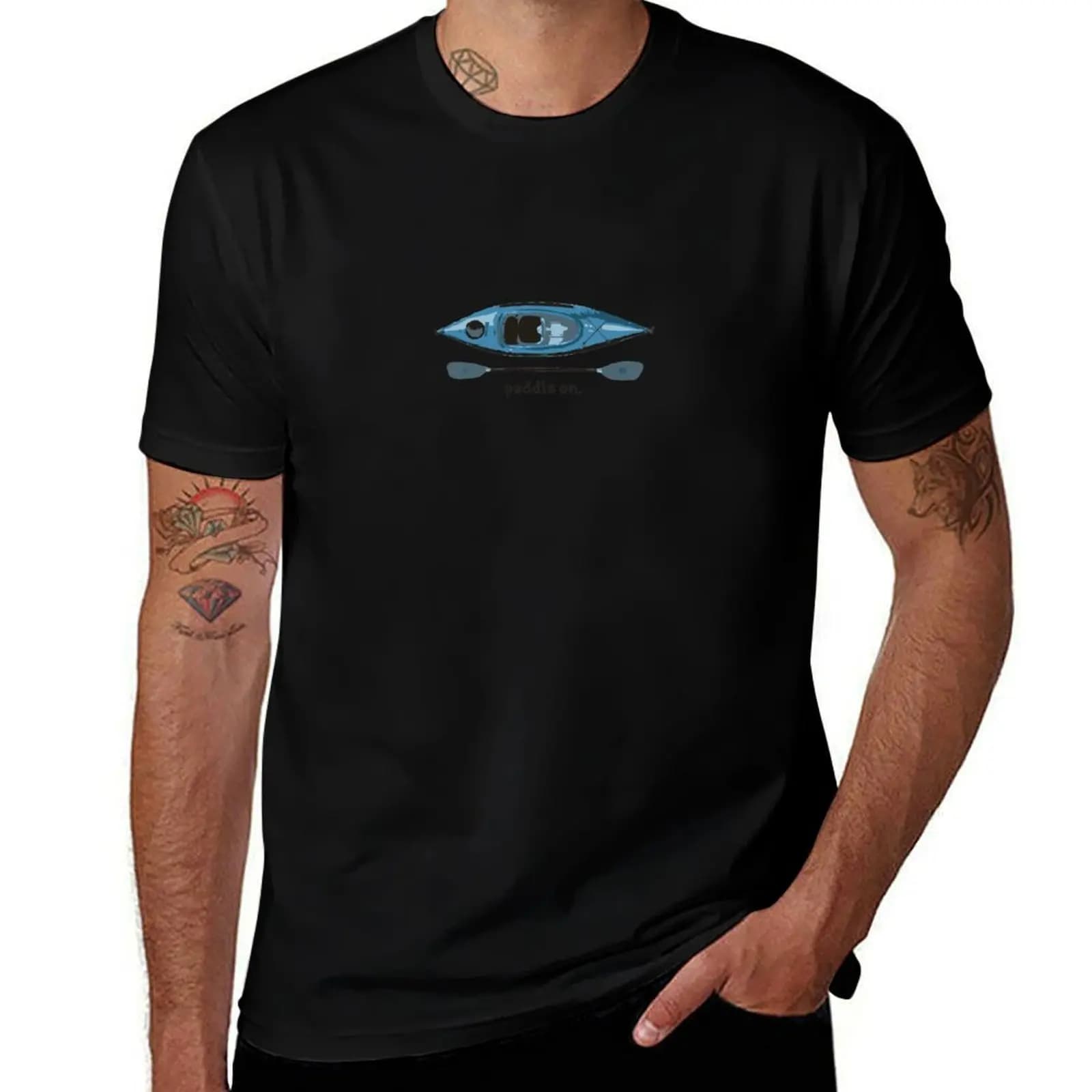 T-shirt blu con stampa kayak e pagaia, taglie forti, anti-restringimento