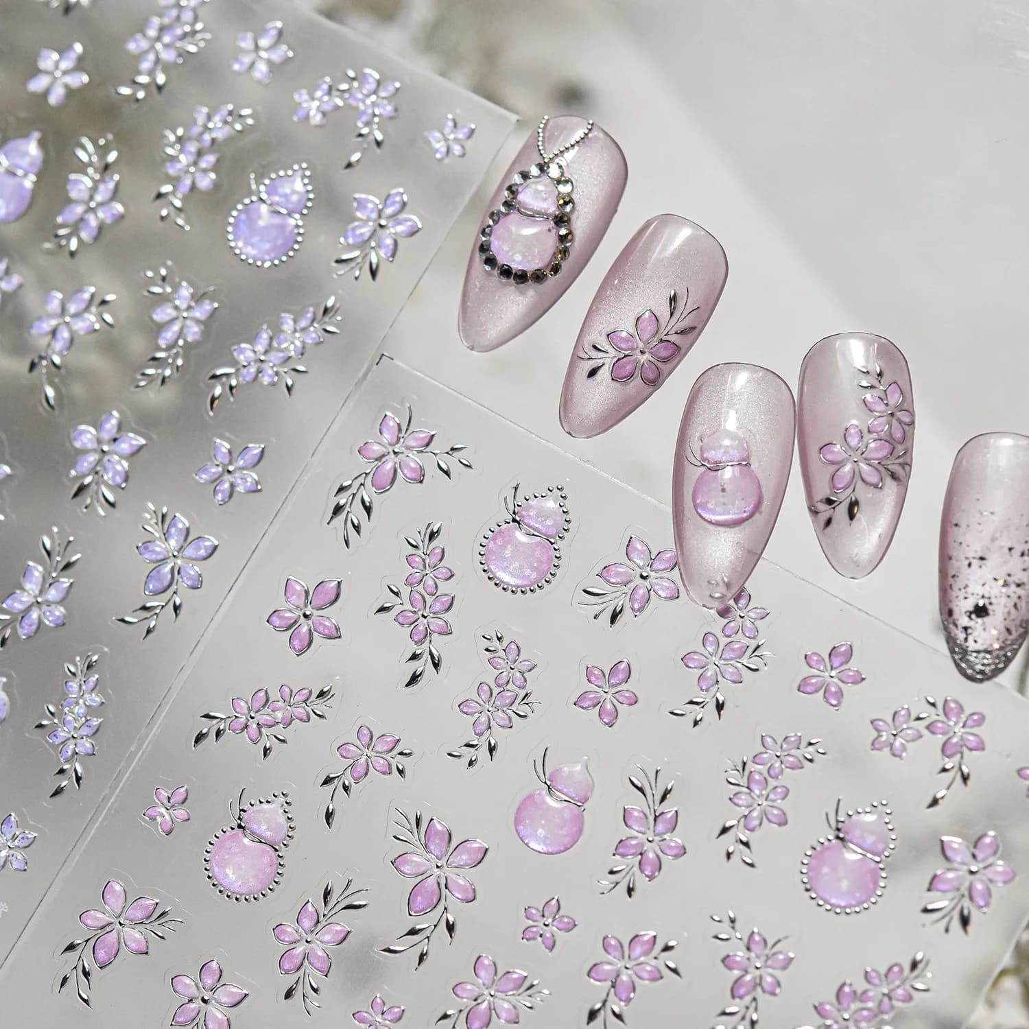 Adesivi per unghie con fiori viola in rilievo, stile lusso leggero e trasparente, motivo zucca viola, decorazione per nail art.