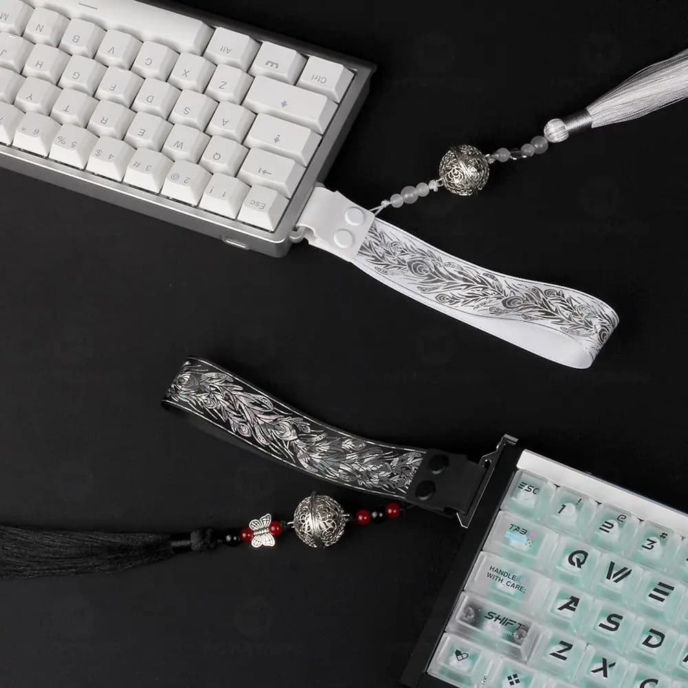 Cinturino Decorativo per Tastiera Meccanica Personalizzato in Stile Nazionale con Piume e Campanelli, Universale