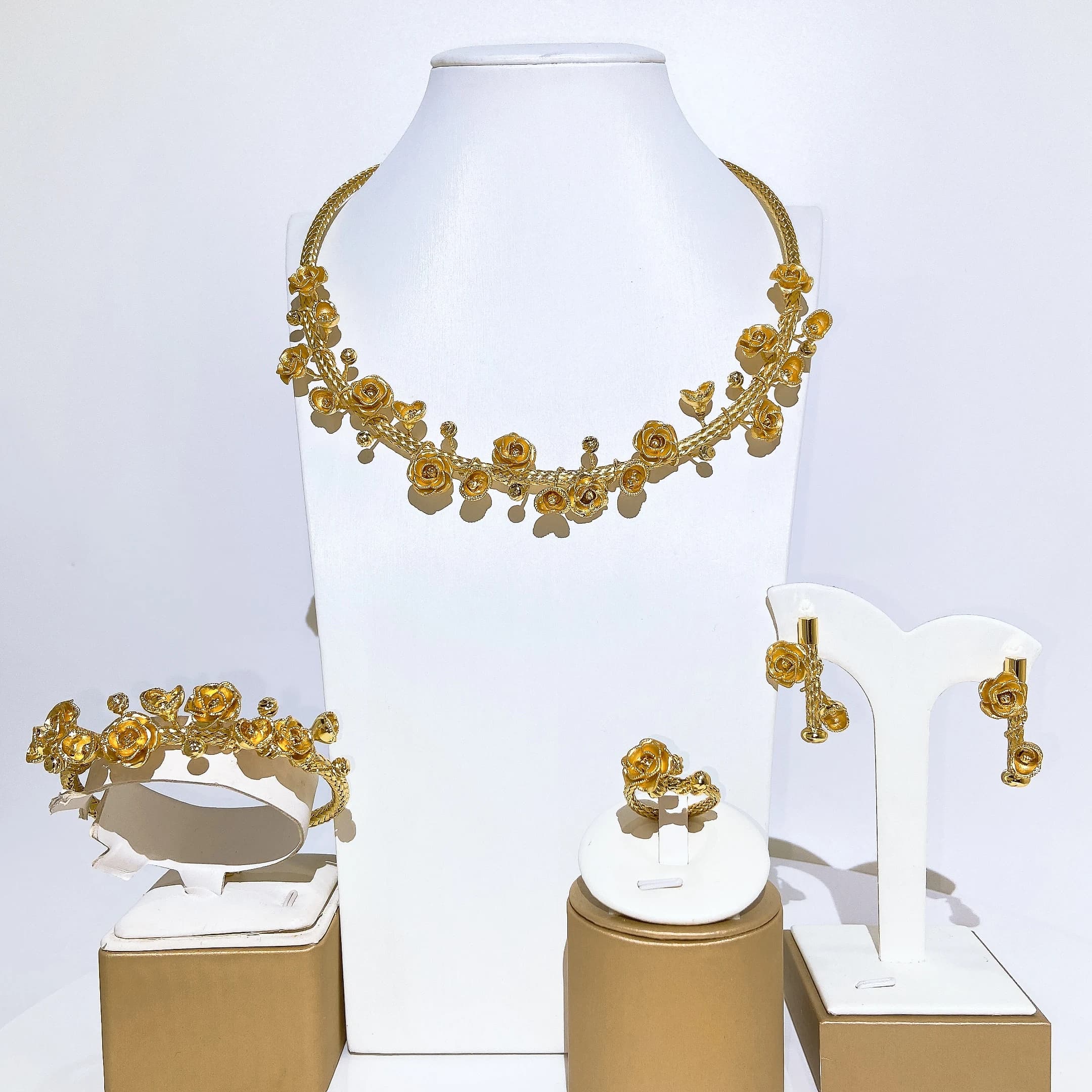 Woman's Light Weight Jewelry Set Necklace Chain Earrings Bracelet Bangle Ring Special Accessories
