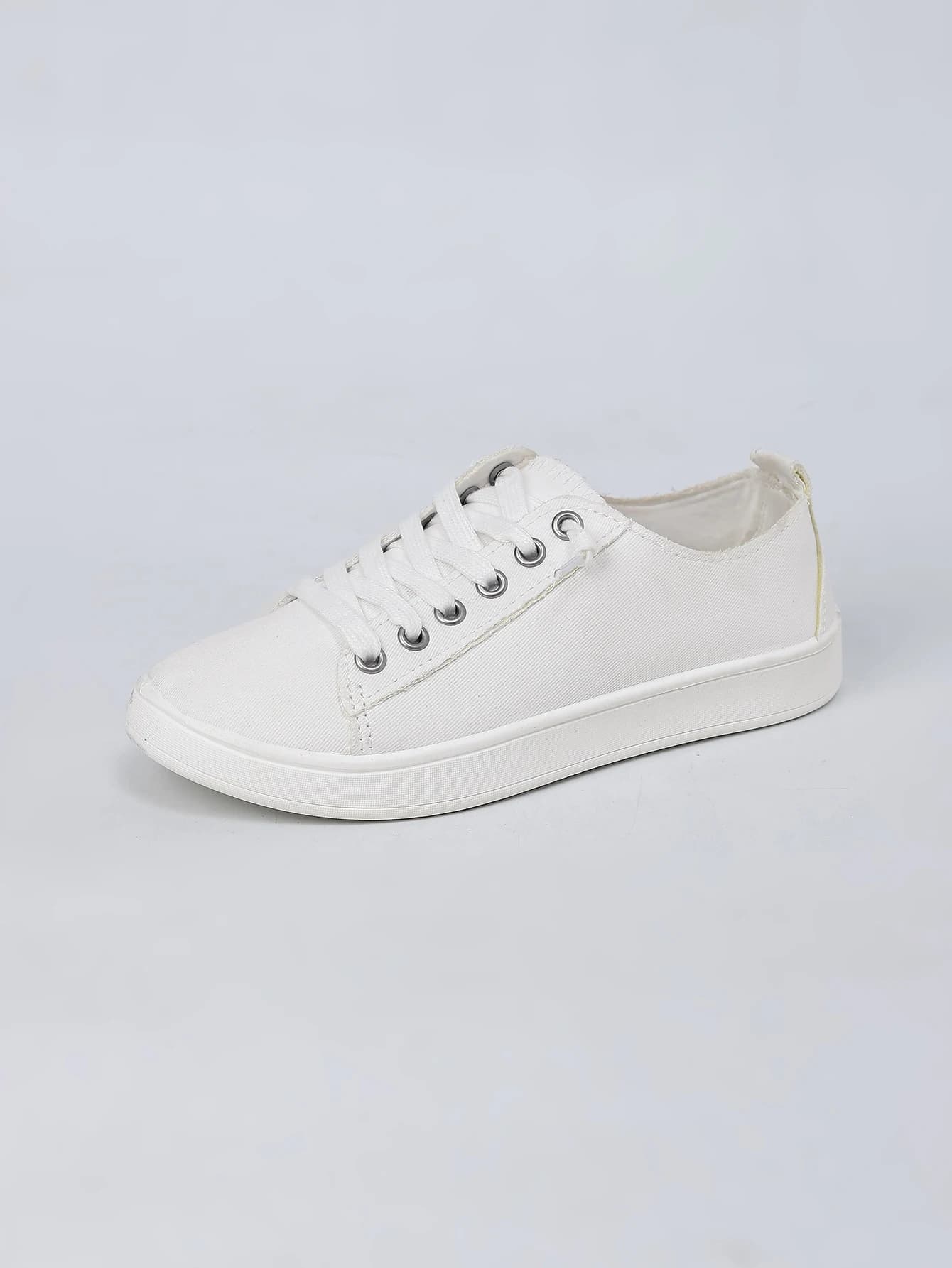 Women's low sneakers in white canvas – Design with laces, soft and breathable fabric, non-slip sole for casual everyday use