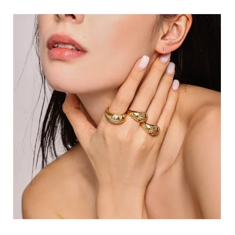 Nuovo Anello Aperto in Stile Corte, Lusso Leggero, Moda, Rame con Triangolo Geometrico e Zirconi Incastonati, Gioielli