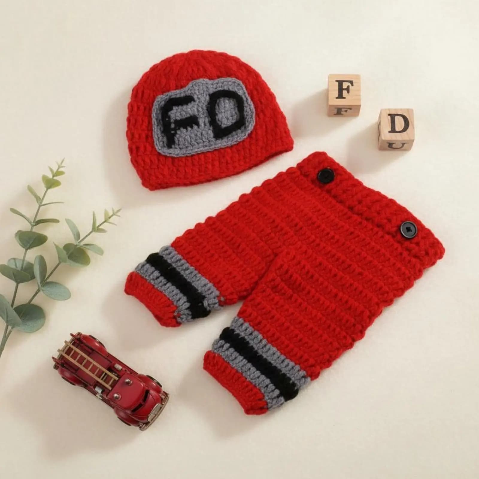 Set di Accessori per Foto Neonato Pompieri, Costume in Morbido Filato all'Uncinetto, Uniforme da Vigile del Fuoco per Bambini, Design Adorabile