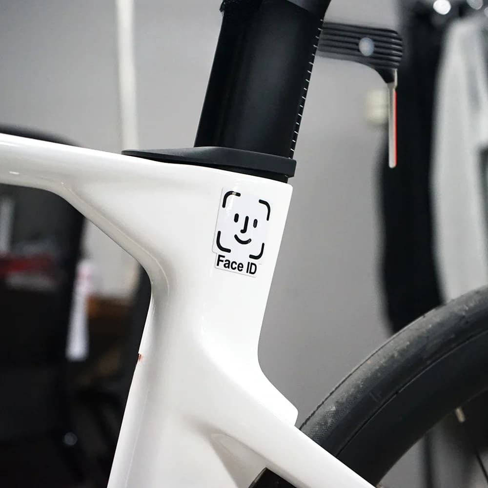 4 pezzi/set adesivi impermeabili con faccina divertente, decorazioni in bianco e nero per bici, moto, casco, auto, laptop