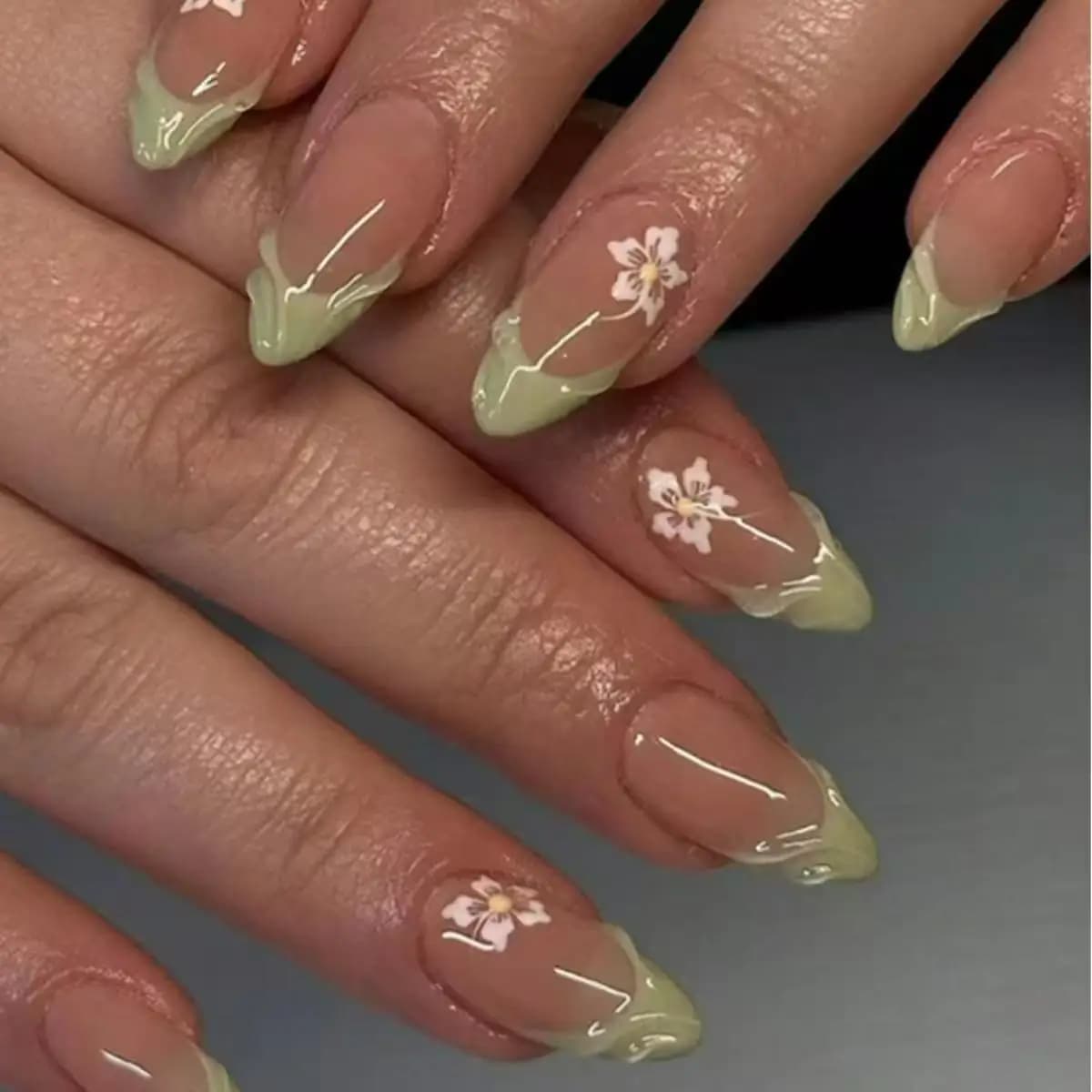24 pezzi semplici verdi francesi unghie finte finite moda fiore design mandorla punte per unghie finte riutilizzabili lunghe stampa ovale sulle unghie set