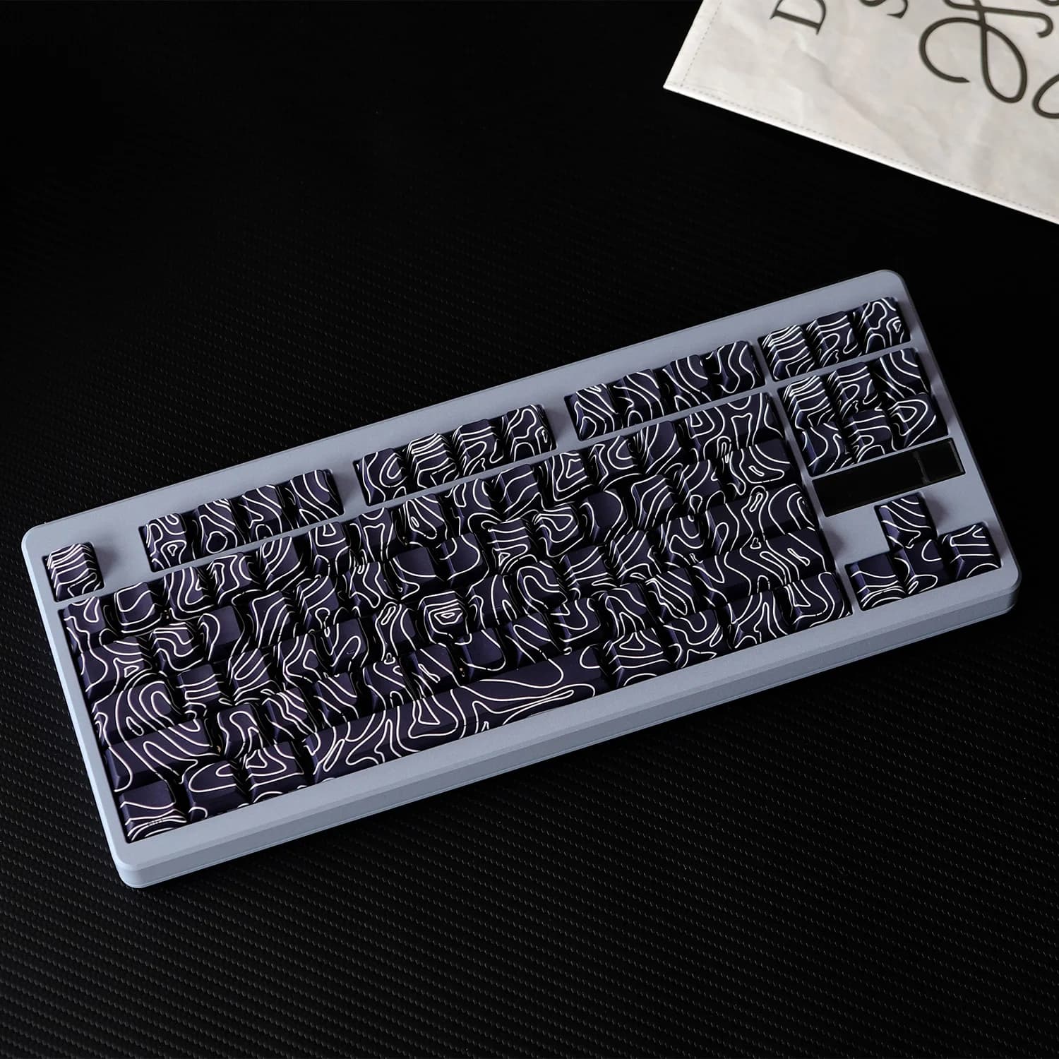 Set di 135 Tasti PBT con Tema Nero, Stampa Laterale, Profilo Cherry, Illuminazione Trasparente per Tastiera Meccanica ISO