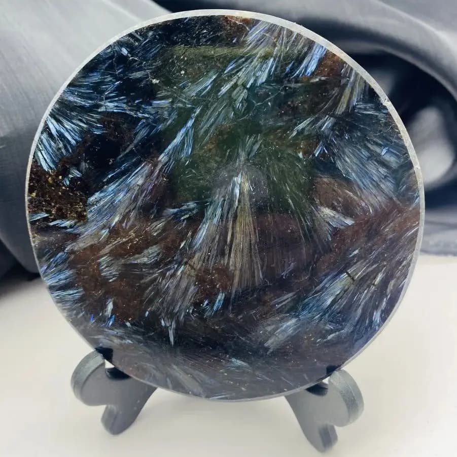 Cristallo naturale Astrophyllite Pietra Fetta Blu Flash Cerchio Disco Piatto rotondo Scrying Specchio Artigianato energetico Stregoneria Decor