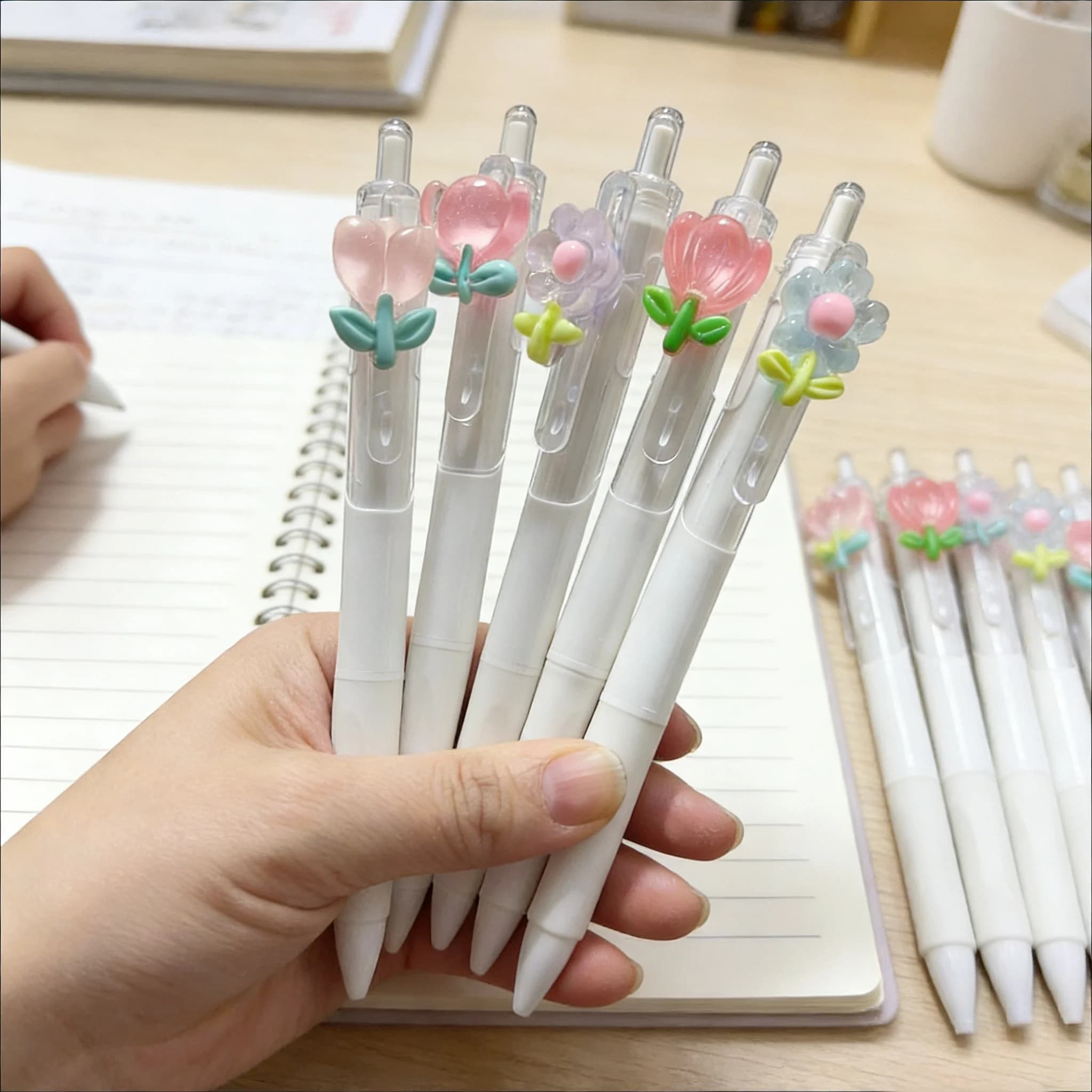 5 penne gel floreali da 0,5 mm, a inchiostro nero, a scrittura fluida e ad asciugatura rapida, strumento di scrittura per studenti, cancelleria kawaii, regalo per bambini