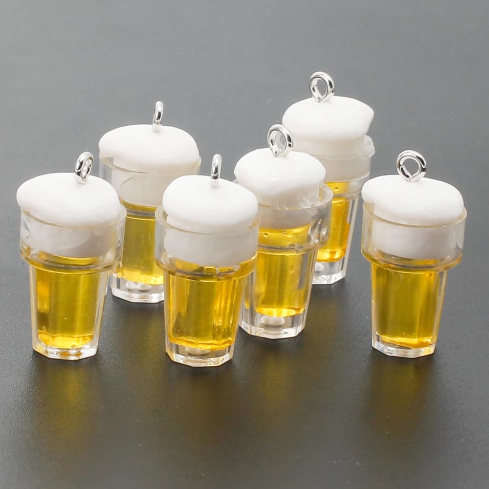 10 Pezzi Ciondoli in Resina a Forma di Bicchieri di Birra Schiumosi, Bottiglie di Bevande Effervescenti per Creazione di Collane, Orecchini, Portachiavi e Gioielli Fai-da-Te