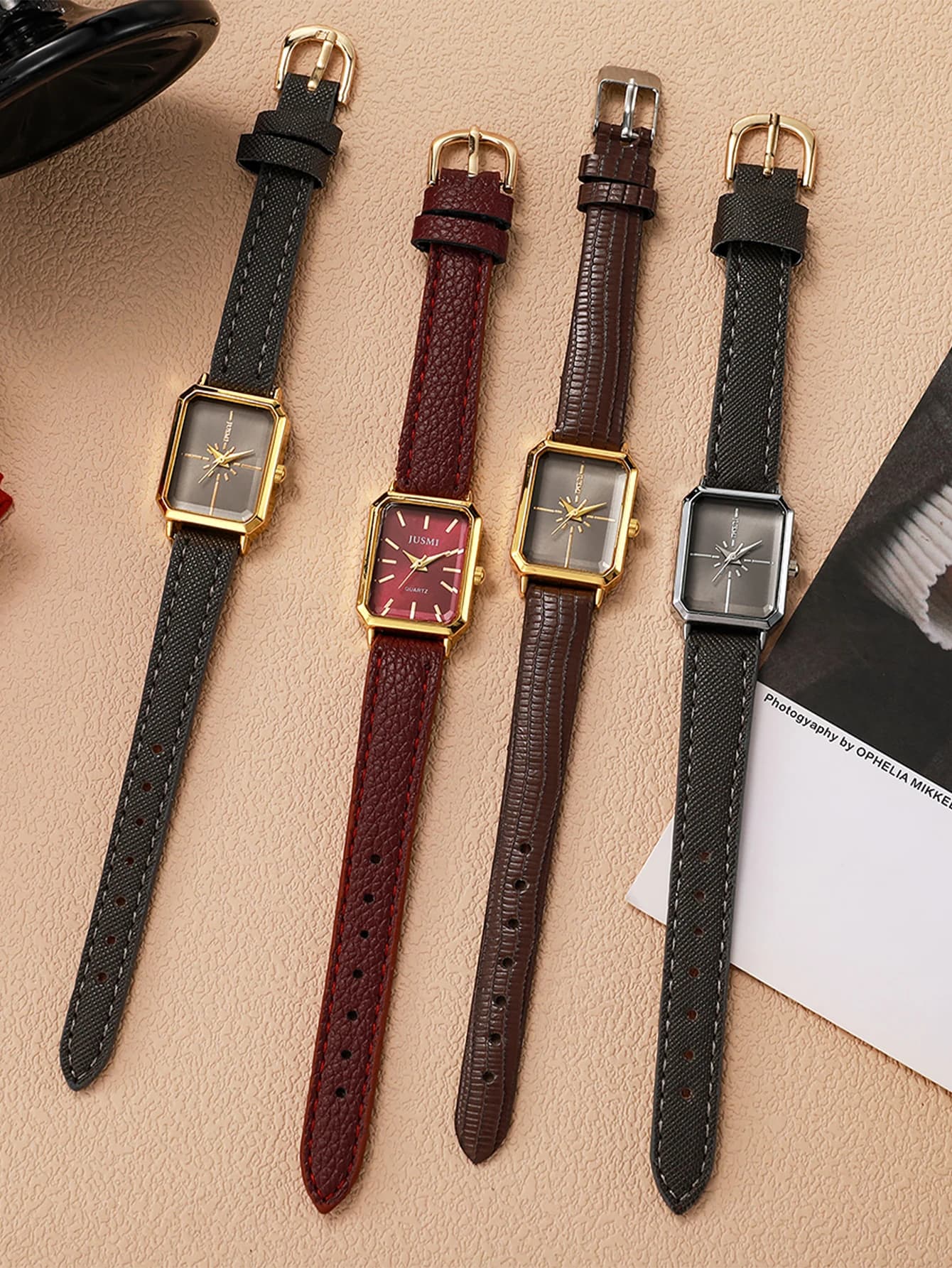 Fashionable Ladies Quartz Watch, Suitable for Christmas and Halloween Gift