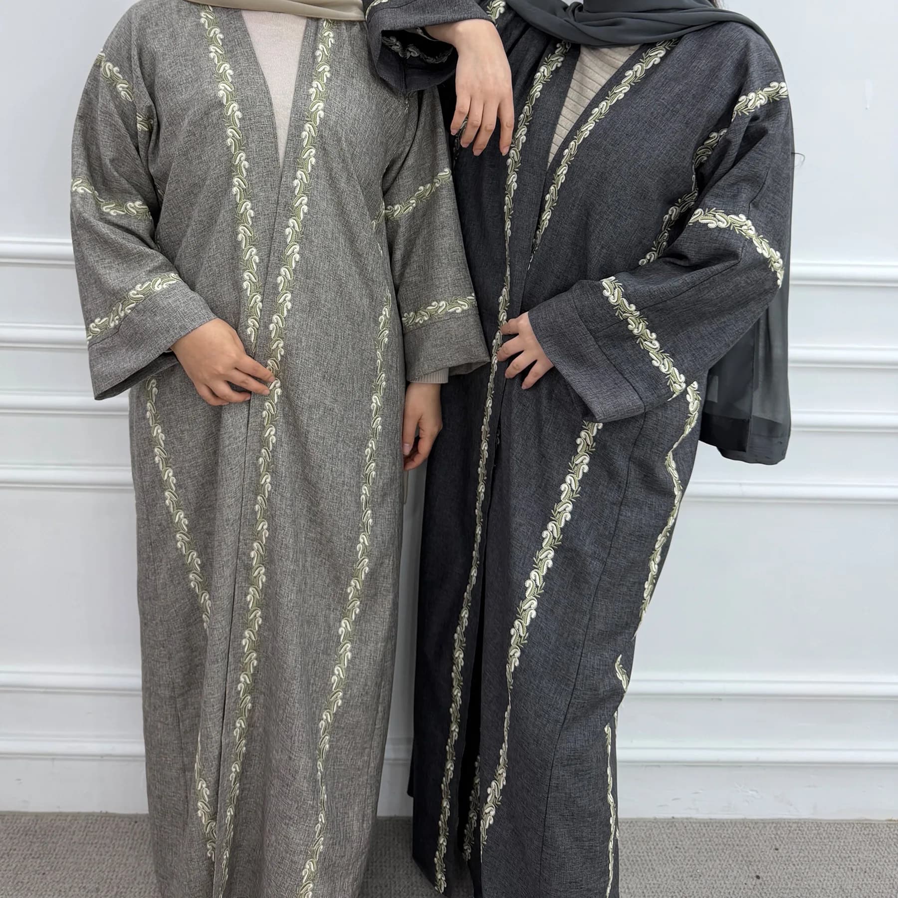 Ultimo Modello 2026 Abito Abaya Turco Elegante e Modesto con Ricami, Kaftan a Maniche Lunghe, Vestito Lungo Cardigan per Donne