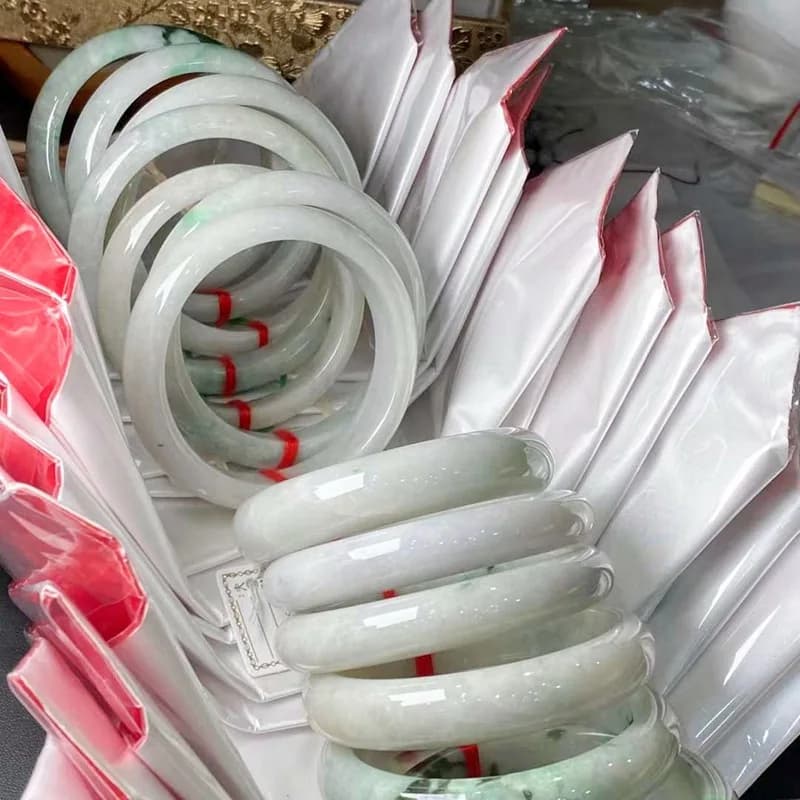 Bracciale di giada boutique con smeraldo naturale del Myanmar - Produzione di fabbrica