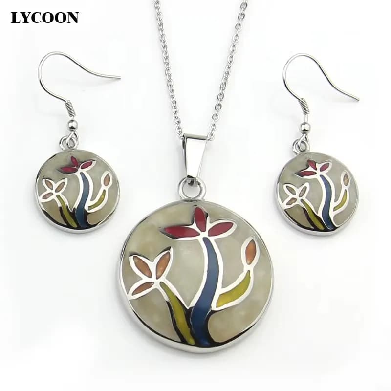 Set di gioielli di lusso con motivo floreale con collana pendente in resina colorata e orecchini smaltati