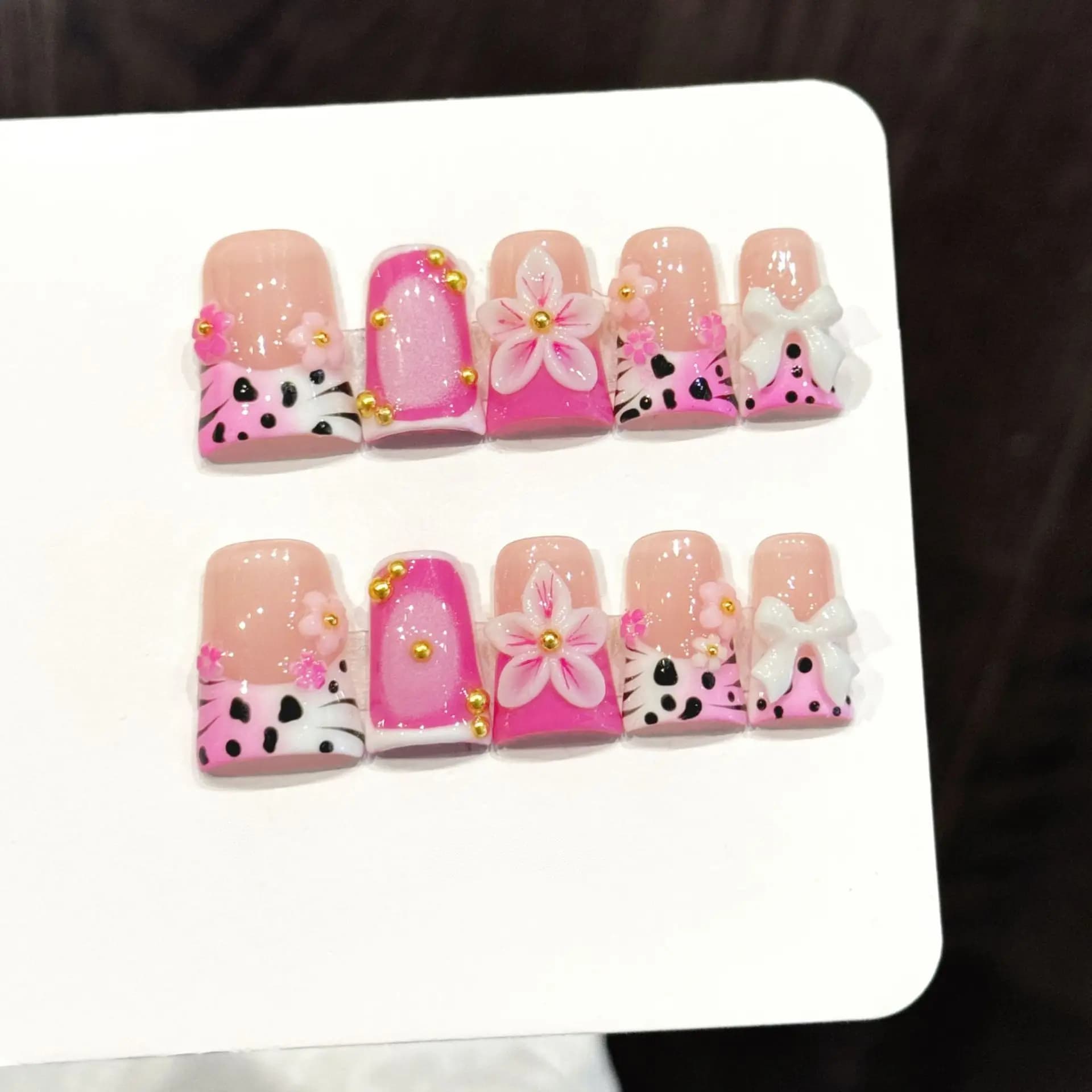 10 pezzi di unghie finte pressate a mano, belle unghie finte, colorate per l'estate, rosa con stampa leopardata e fiori, ideali per le donne
