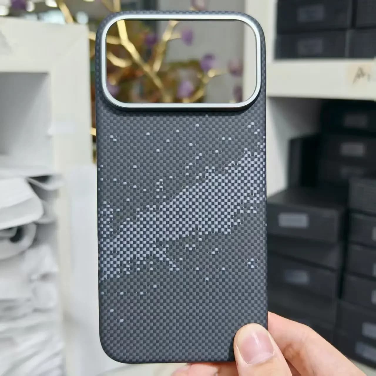Per iPhone17ProMax/iPhone17Pro Custodia macropore in fibra di carbonio Protezione per lenti Cover per telefono in fibra aramidica con custodia magnetica Magsafe