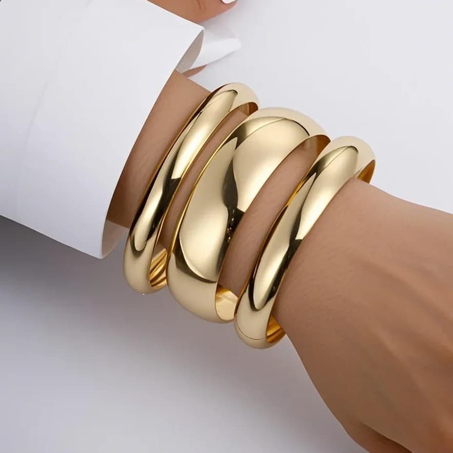 Set di 3 Bracciali Larghi in Oro per Donne, Braccialetti Statement in Metallo Pesante, Gioielli di Lusso per Matrimoni 2025