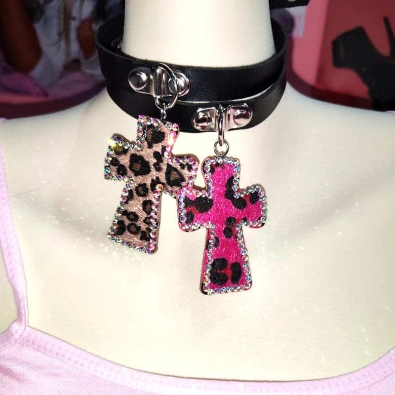 Accessori Y2K Collana girocollo con croce con stampa leopardata Collana con ciondolo sexy per donna Collane di moda coreana Gioielli gotici Grunge