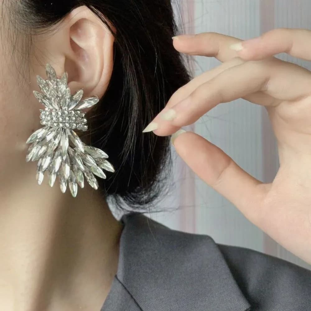 Orecchini pendenti a grano esagerati, orecchini a forma di ala con strass scintillanti, orecchini a lobo grandi a forma di foglia con cristalli, per le feste