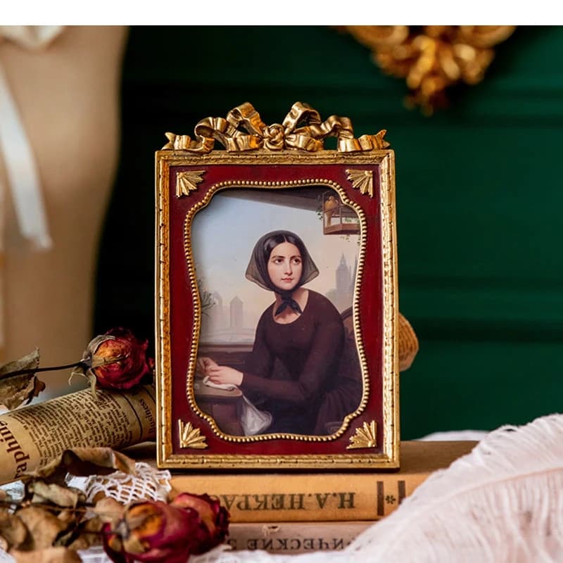 Cornici per foto in metallo con bordo in pizzo classico Oro retrò per immagini Figure Ritratto Decorazione per scrivania artistica con cornice Ornamenti