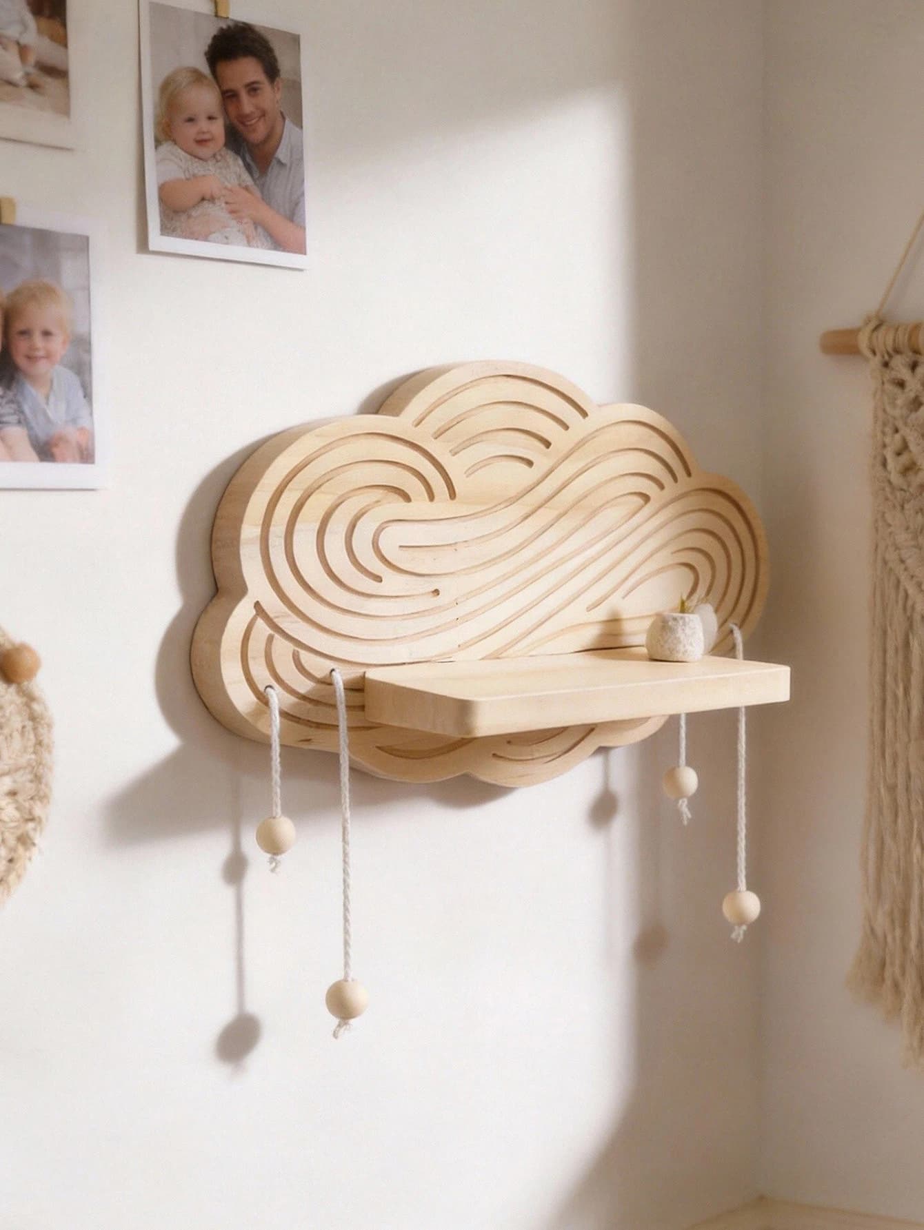Mensola da Parete in Legno a Forma di Nuvola con Nappe di Perline, Scaffale Galleggiante Boho per Cameretta e Camera da Letto, Organizzatore Rustico da Parete