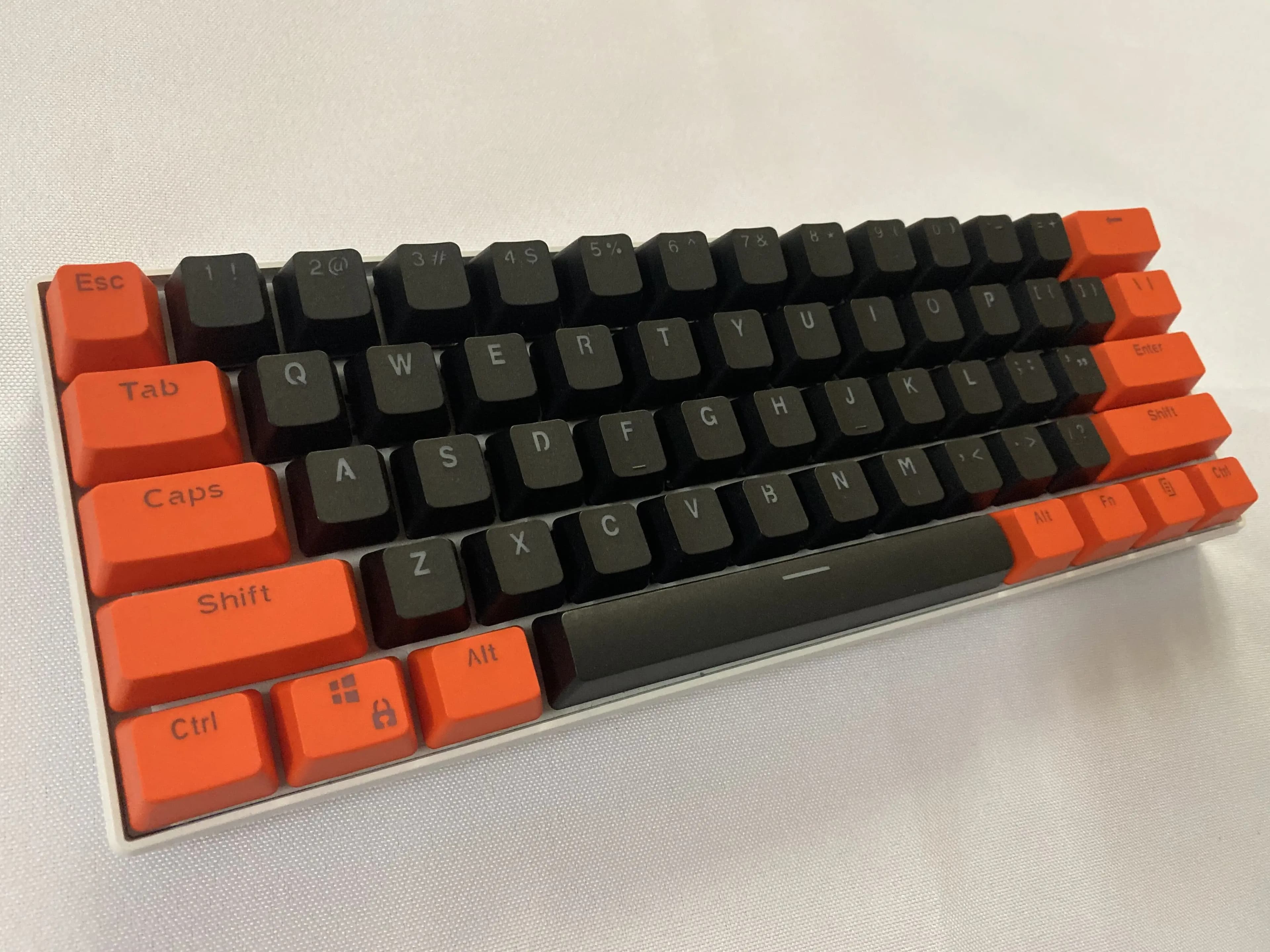 Copritasti retroilluminati PBT a 61 tasti arancione nero Profilo OEM Copritasto tastiera meccanica Wooting Double Shot