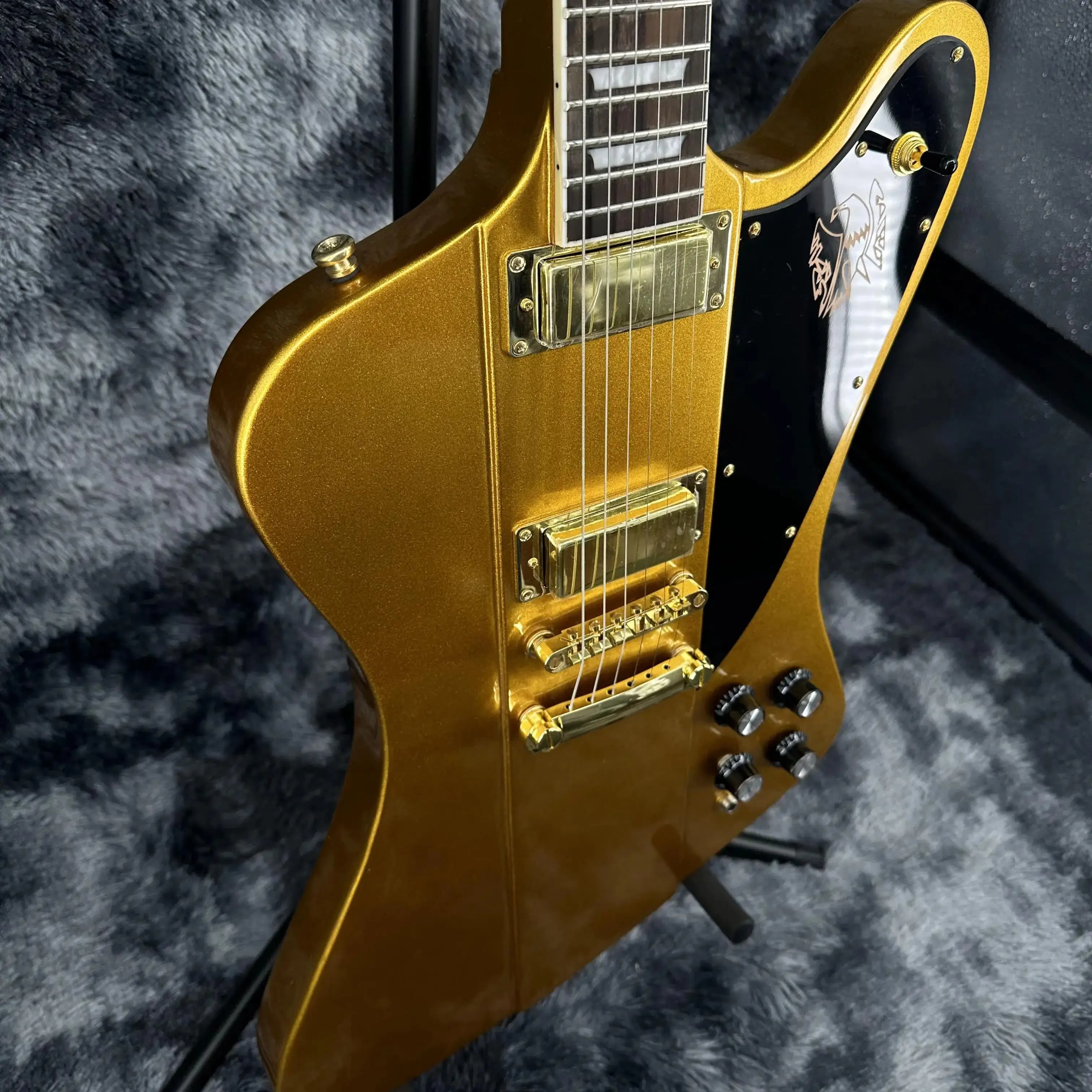 Chitarra elettrica personalizzata Firebird Gold con pickguard nero e hardware dorato - Regalo a tema chitarra elettrica - Spedizione gratuita