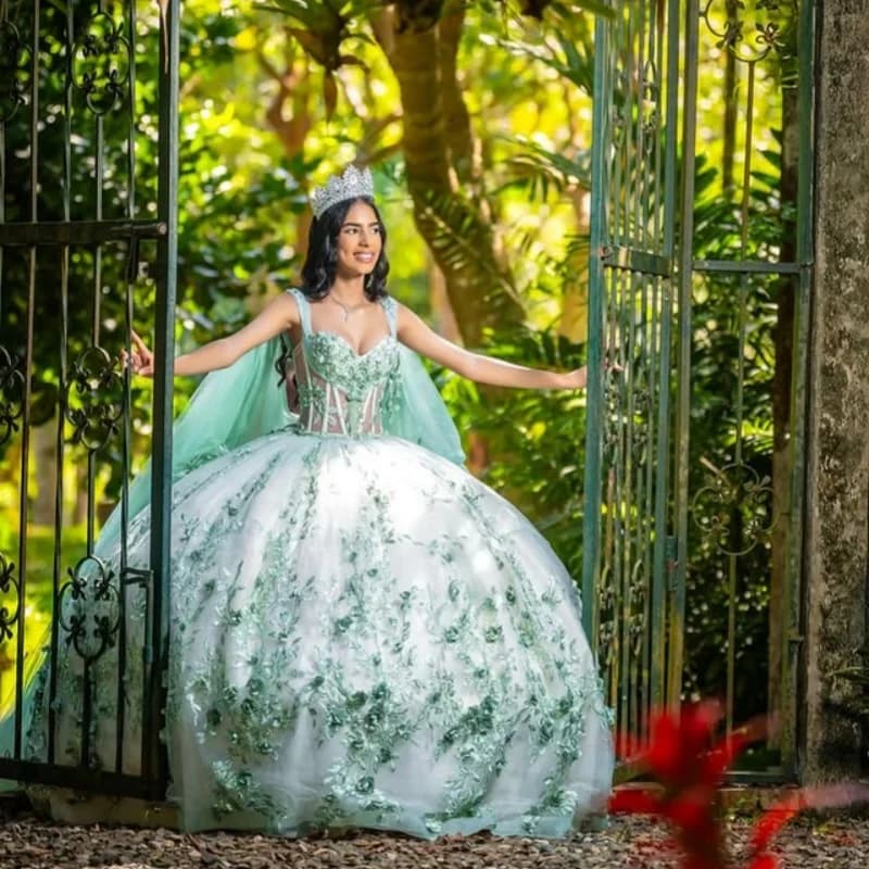 Abiti Quinceanera verde menta personalizzati con spalle scoperte glitter decalcomania cristallo coda di fiore 3D Vestido 15 Quinceanera