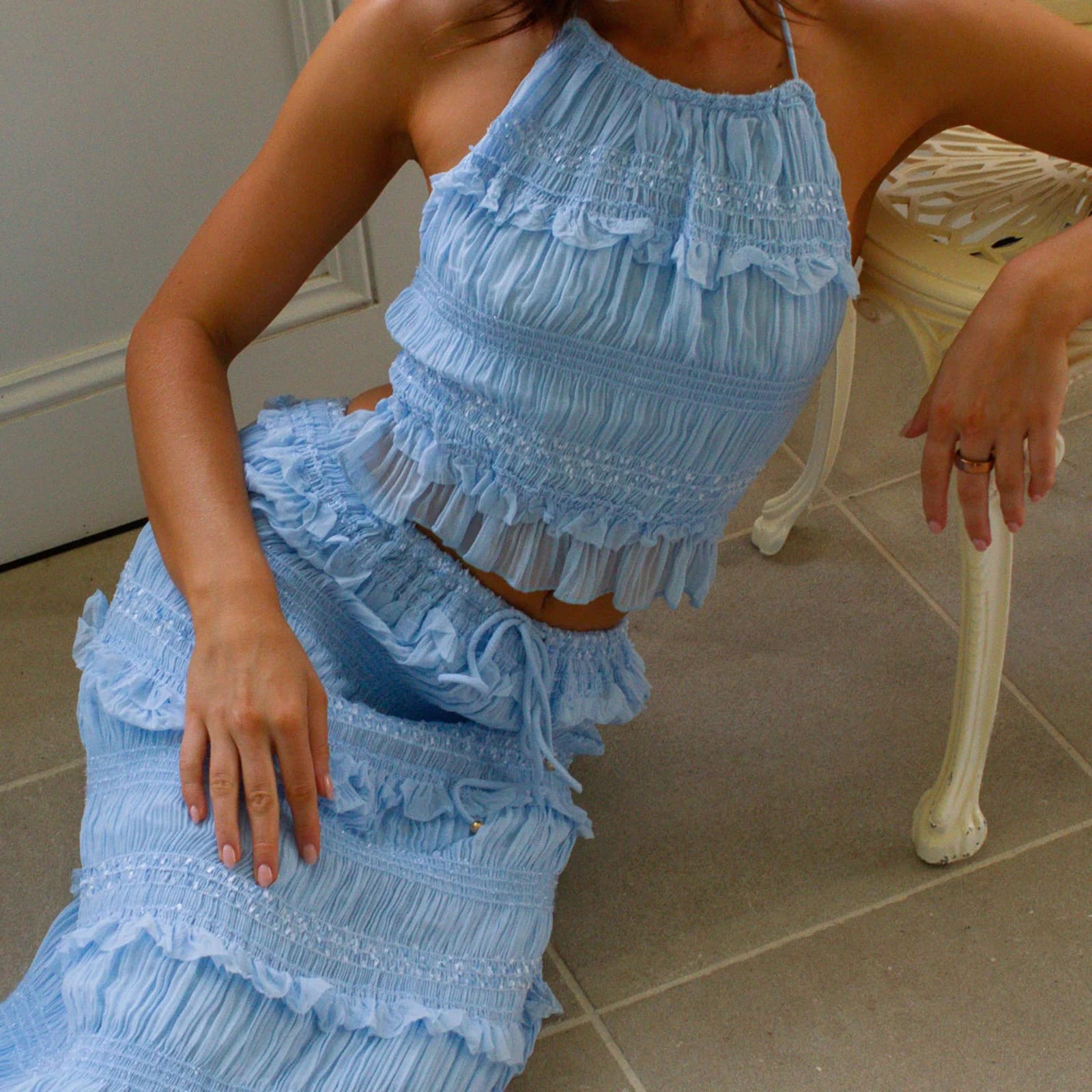 Completo estivo da donna con allacciatura arricciata, scollo all'americana, senza maniche, canotte nere aperte, gonna lunga con coulisse, set da 2 pezzi