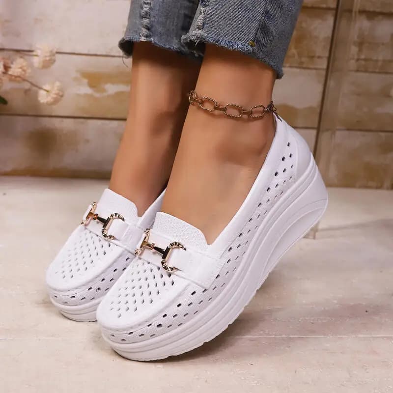 White Moccassini with Sole Spessa e Rialzata per Donne, Estate 2026, Shoes with Zeppa Traforata, Comfortable Nursing Shoes