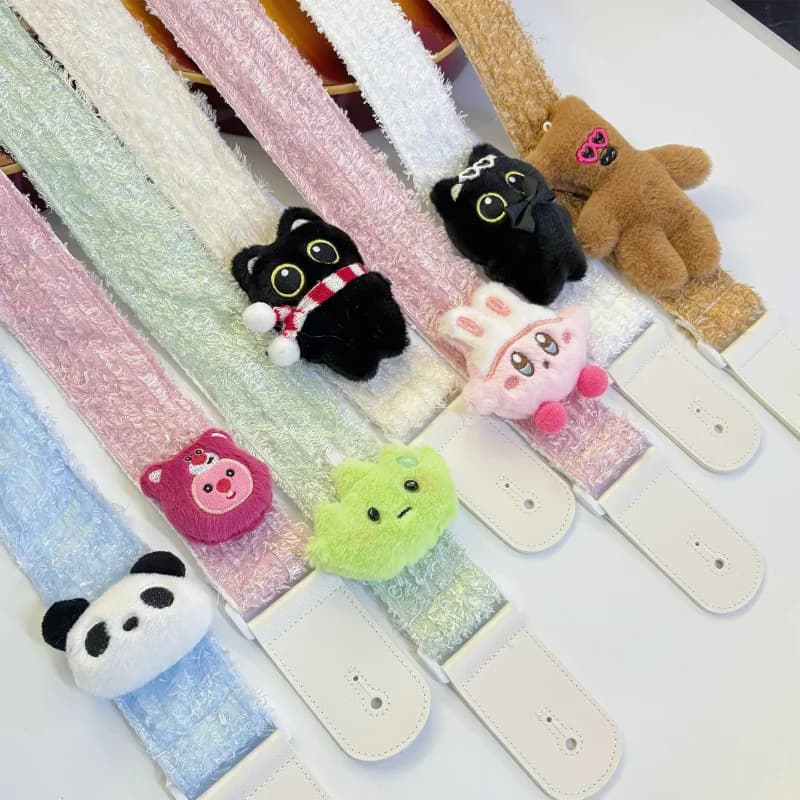 Tracolla per chitarra dal design carino e unico, con un personaggio bidimensionale in peluche, adatta per ukulele, basso ed elettriche.
