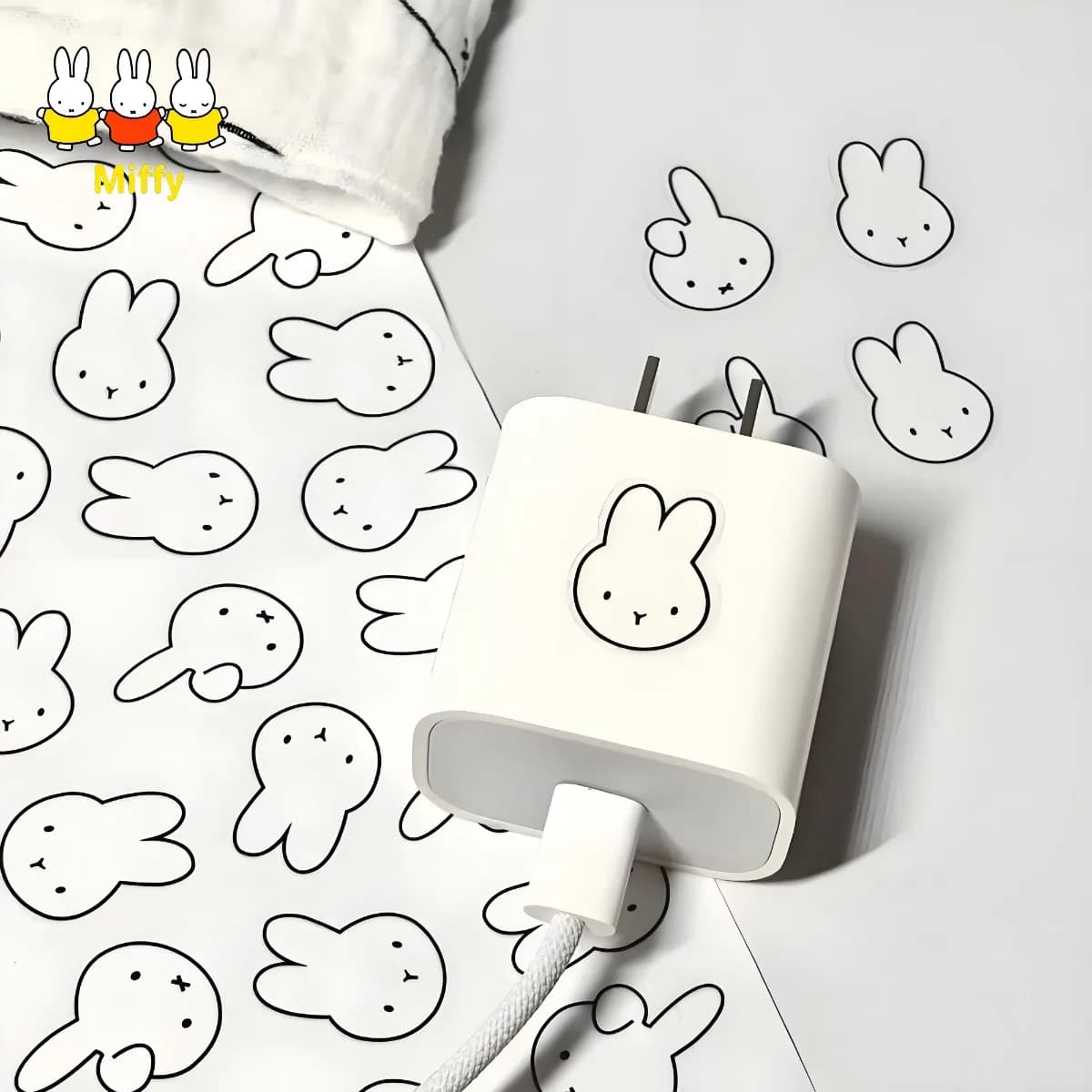 Kawaii Anime Miffy Coniglio Adesivi per tazze d'acqua Adesivi per decorazioni per computer simpatico cartone animato Adesivi per custodie per telefoni impermeabili fai da te
