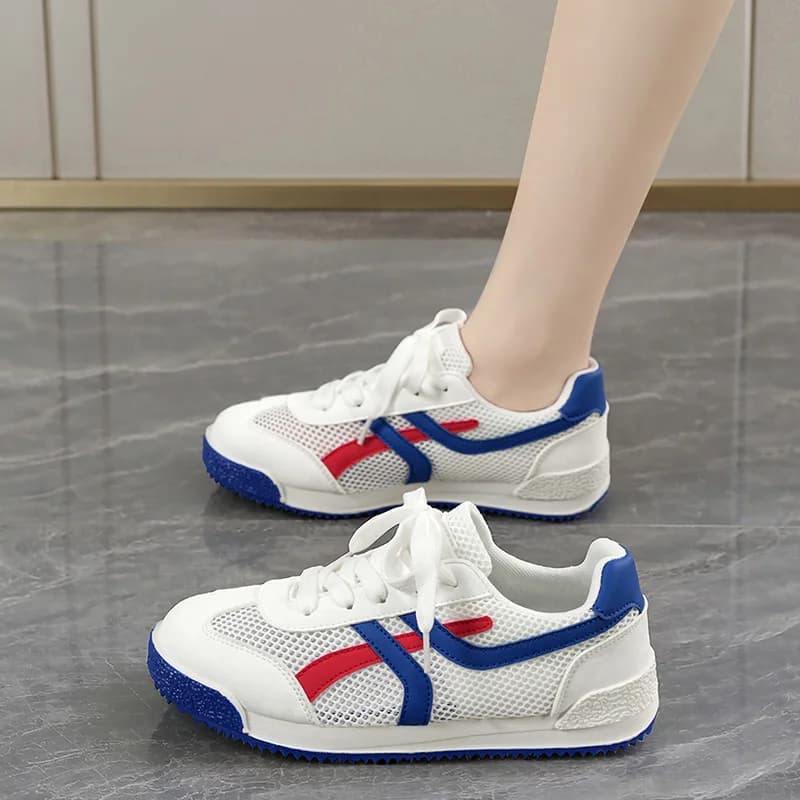 Nuova tendenza: scarpe estive casual in rete per genitori e bambini, con caratteristiche antiscivolo e resistenti all'usura, ideali per il tempo libero.