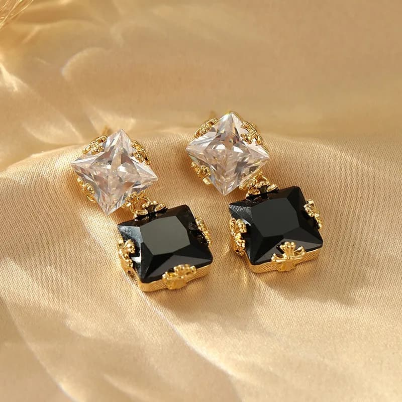 Nuovi Orecchini Quadrati in Zirconio Bianco e Nero, Stile di Lusso, Design Personalizzato, Eleganza Raffinata, Perno in Argento S925 per Donne