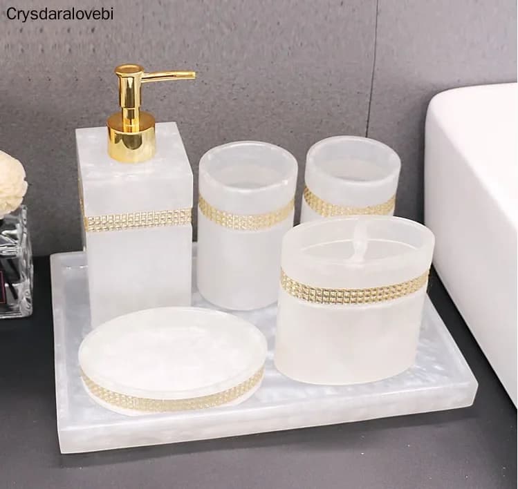 Set di accessori per il bagno in resina nordica, vassoio, dispenser di sapone con strass, portaspazzolino, bottiglia di emulsione, disinfettante per le mani
