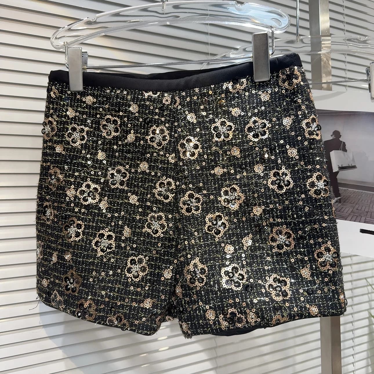 Pantaloni Casual da Donna in Tweed Pesante con Perline Dorate e Motivi Floreali, Stile Lusso, Vita Naturale, Lunghezza Tre Quarti, Collezione Primavera 2026
