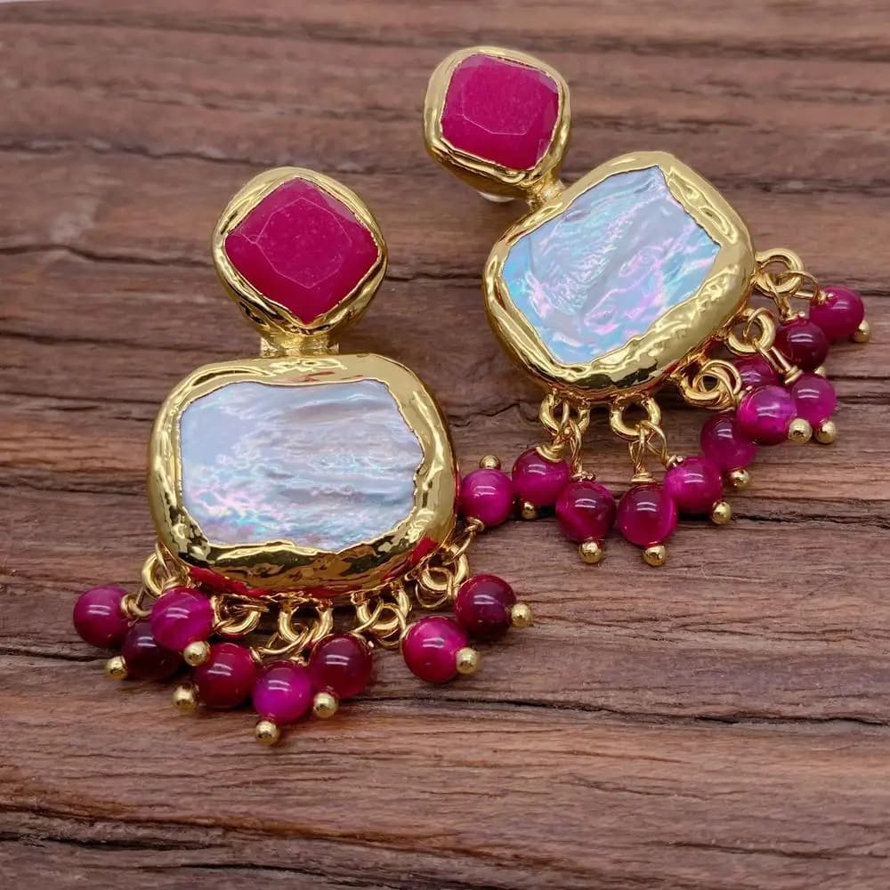kkgem Orecchini a bottone con occhio di tigre in giada fucsia con perle bianche coltivate da 12x20 mm. Orecchini pendenti alla moda