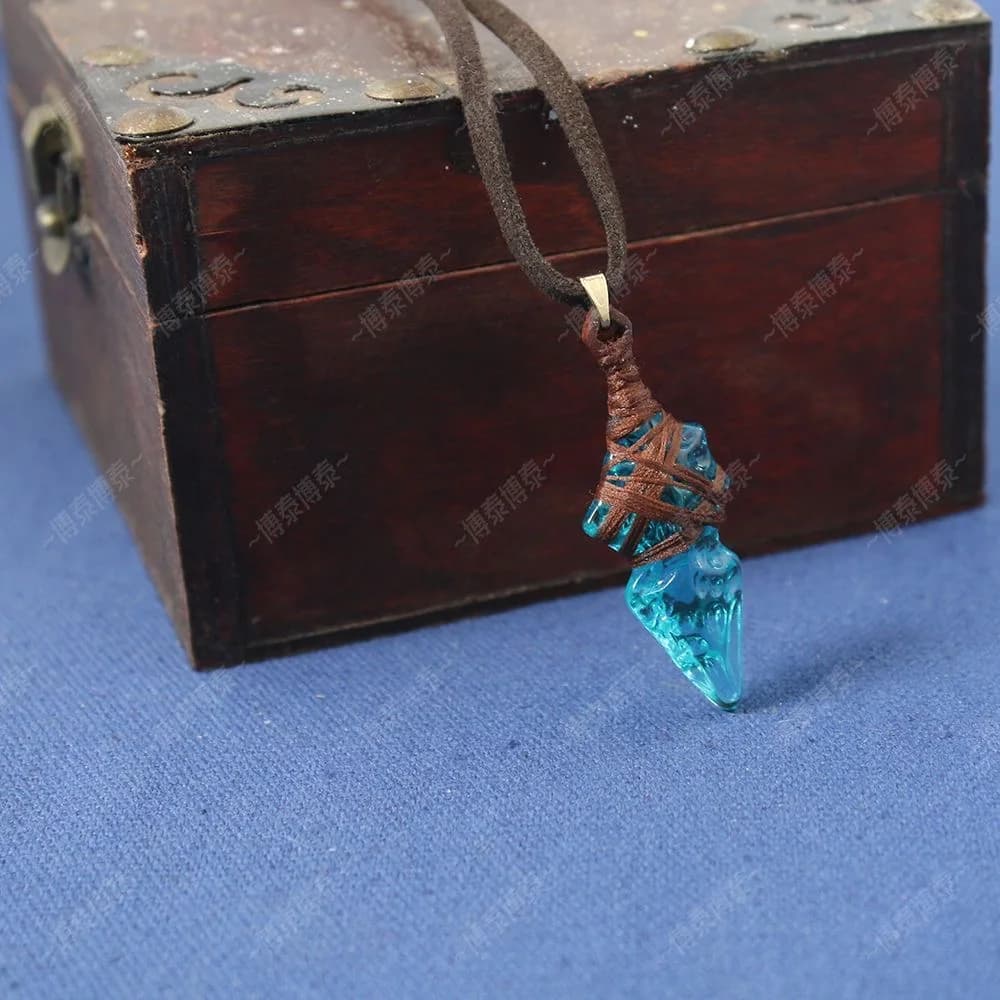FF14 game cosplay props, blue crystal necklace, pendant, collection, gift giving