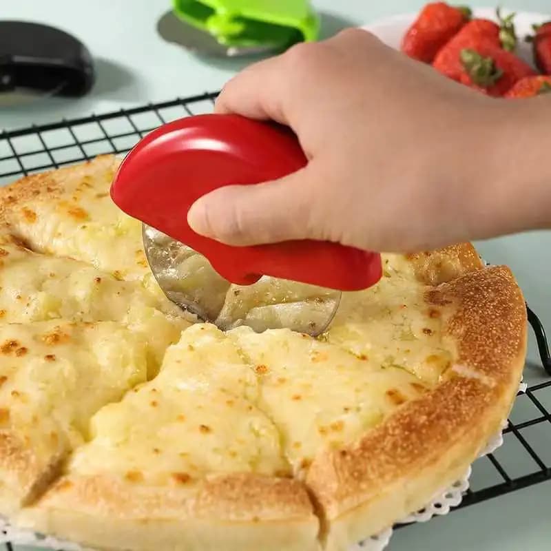 Stainless steel pizza cutter Roller knife with pizza wheel Pizza cutter Kitchen accessories Cooking tools