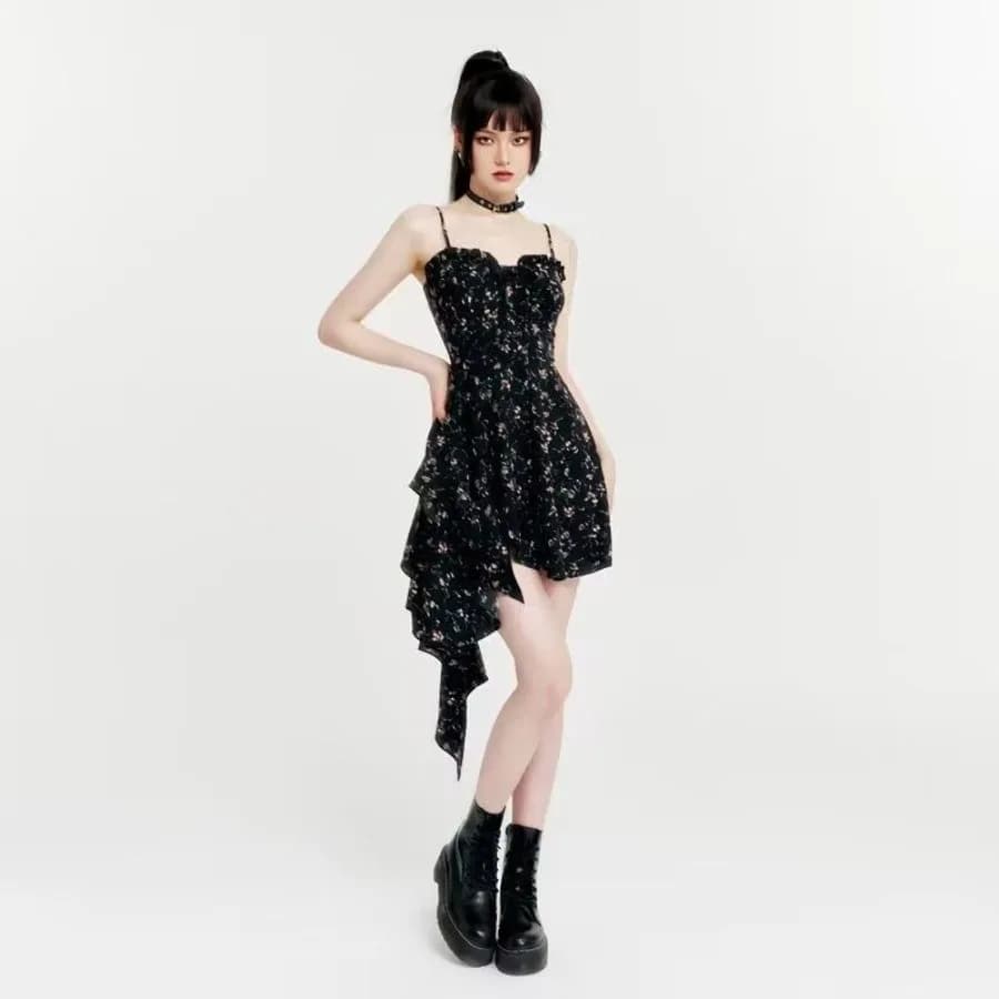 【Nuovo stile】Nuovo abito romantico con spalline a fiori irregolari, dal design oscuramente seducente e di puro desiderio, per la primavera e l'estate