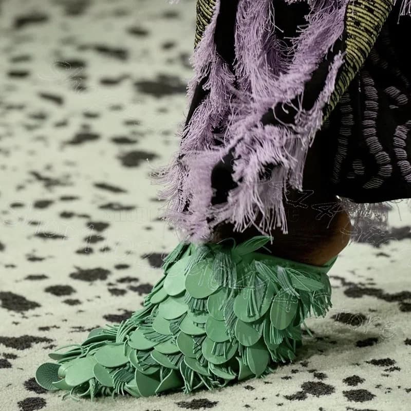 Verde Paillettes Nappe Design Pantofole a punta Slip On Scarpe da donna Tacchi alti sottili New Party Runway 2025 Zapatos Para Mujere