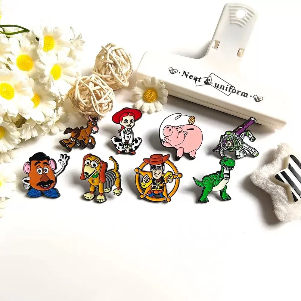 Carino Punto Smalto Spille Cartoon Mostri Spille Per Le Donne Cappello Spilla Zaino Borse Distintivi Regali Del Partito Accessori di Abbigliamento
